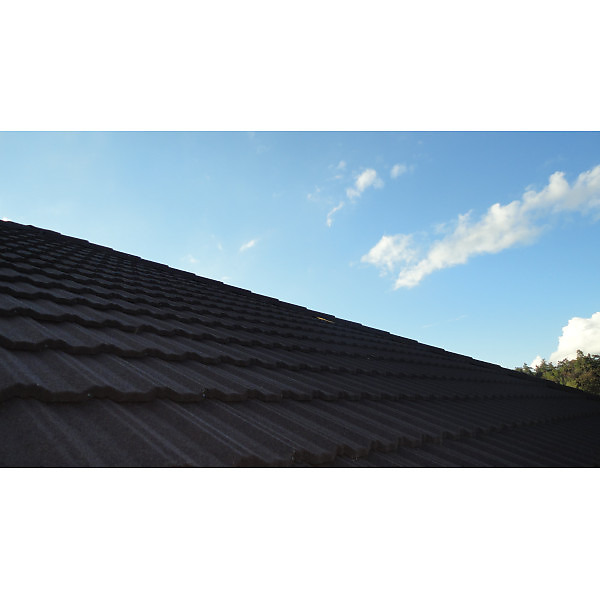 Композитная черепица Metrotile Classic Coal Black на готовой кровле